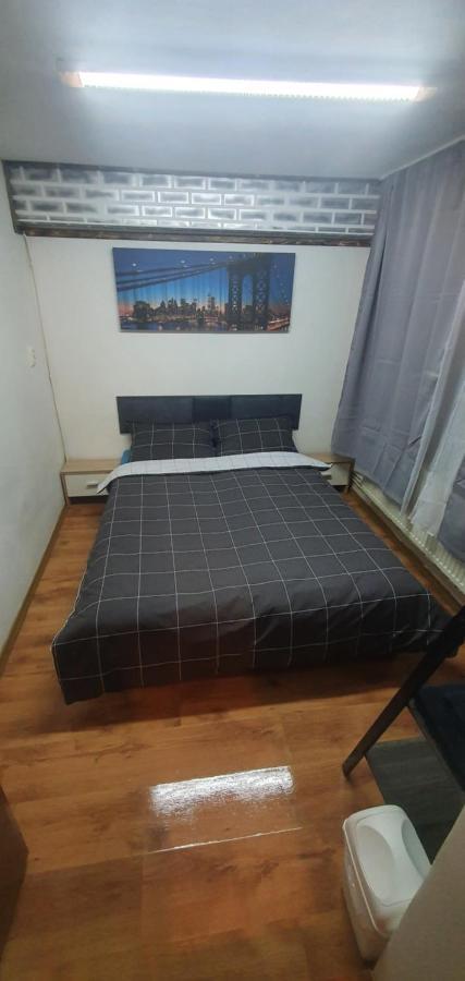 Five Studio Apartment คลูจ-นาโปกา ภายนอก รูปภาพ